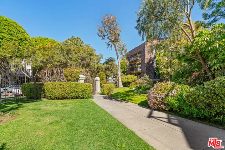 950 N Kings Road 106, West Hollywood, California 90069