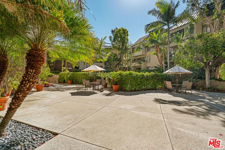 950 N Kings Road 106, West Hollywood, California 90069