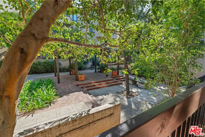 950 N Kings Road 106, West Hollywood, California 90069