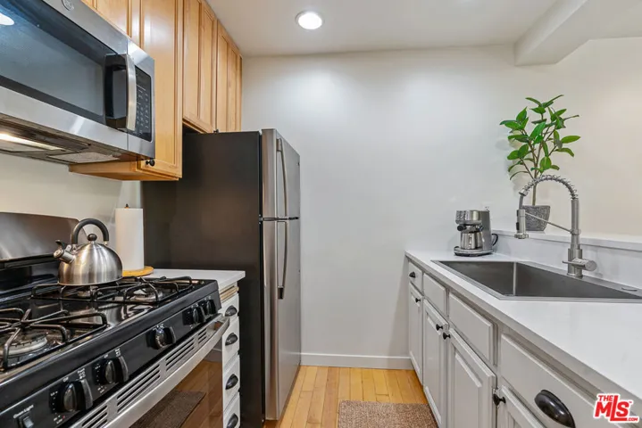 950 N Kings Road 106, West Hollywood, California 90069