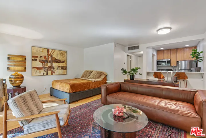 950 N Kings Road 106, West Hollywood, California 90069