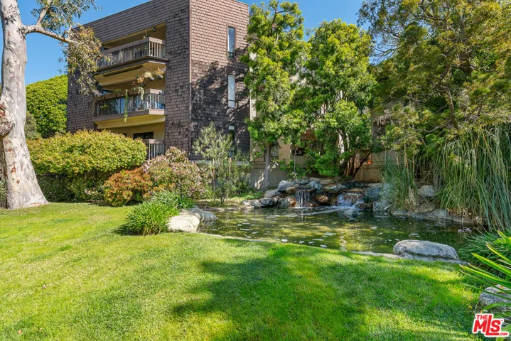 950 N Kings Road 106, West Hollywood, California 90069
