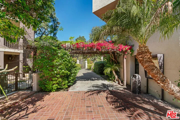 950 N Kings Road 106, West Hollywood, California 90069