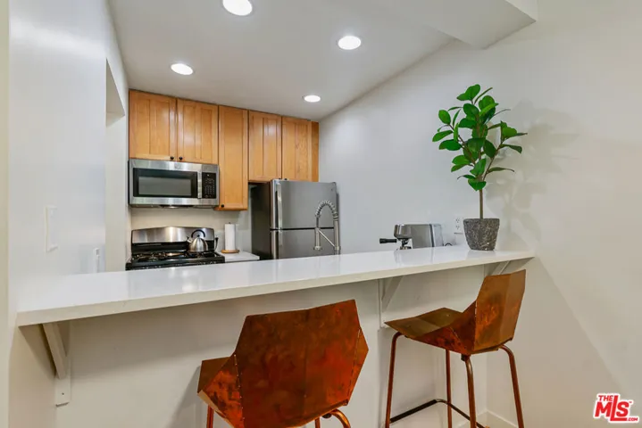 950 N Kings Road 106, West Hollywood, California 90069