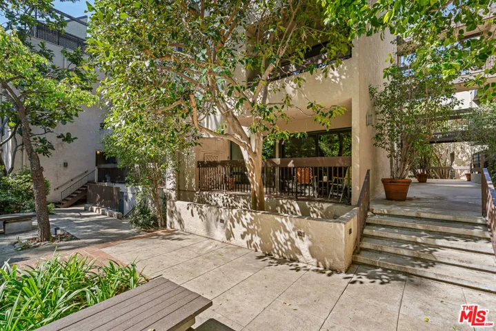 950 N Kings Road 106, West Hollywood, California 90069