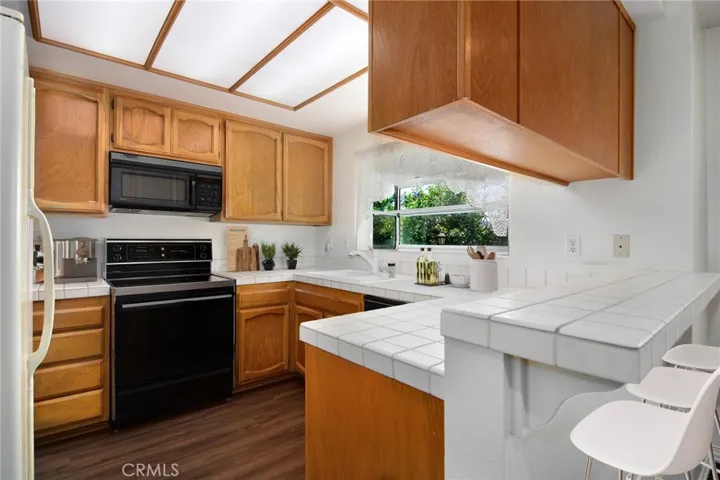 618 Warwick Avenue, Thousand Oaks, California 91360