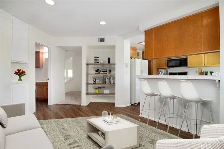 618 Warwick Avenue, Thousand Oaks, California 91360