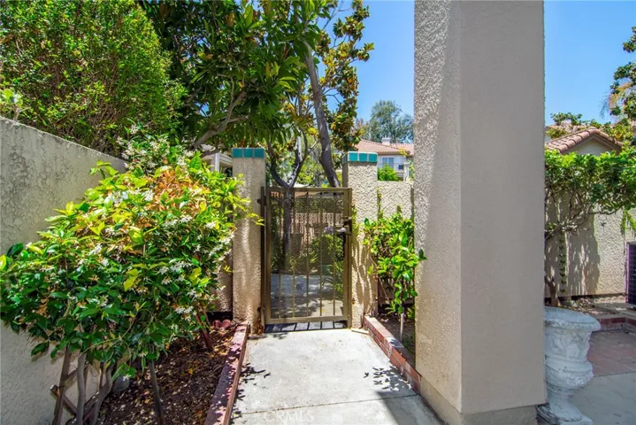 618 Warwick Avenue, Thousand Oaks, California 91360