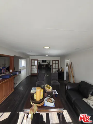 14151 Chandler Boulevard, Los Angeles, California 91401