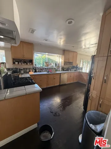 14151 Chandler Boulevard, Los Angeles, California 91401
