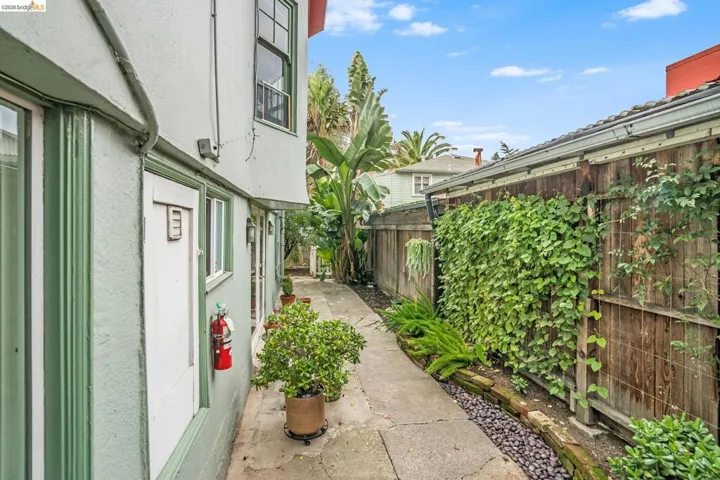 95 Moss Ave, Oakland, California 94610