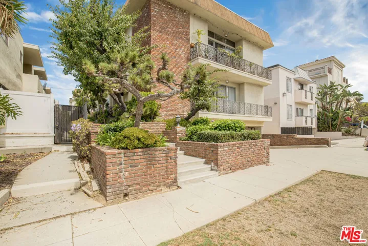 11733 Mayfield Avenue, Los Angeles, California 90049
