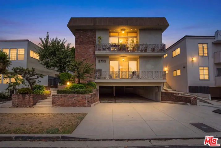 11733 Mayfield Avenue, Los Angeles, California 90049