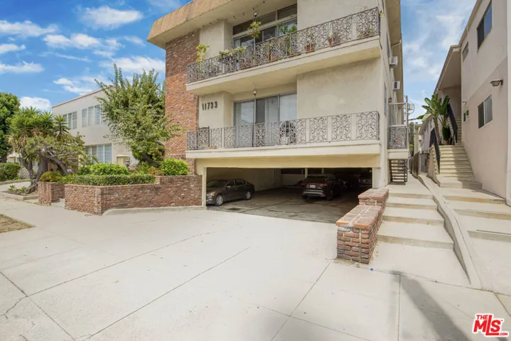 11733 Mayfield Avenue, Los Angeles, California 90049