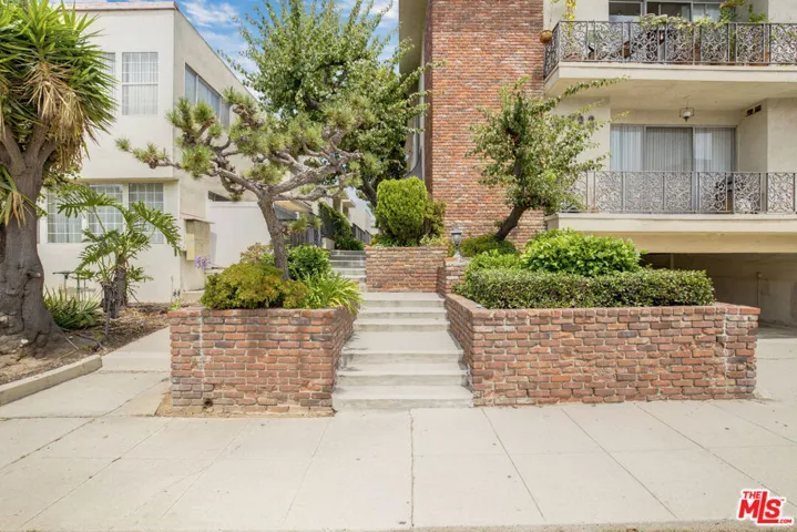 11733 Mayfield Avenue, Los Angeles, California 90049