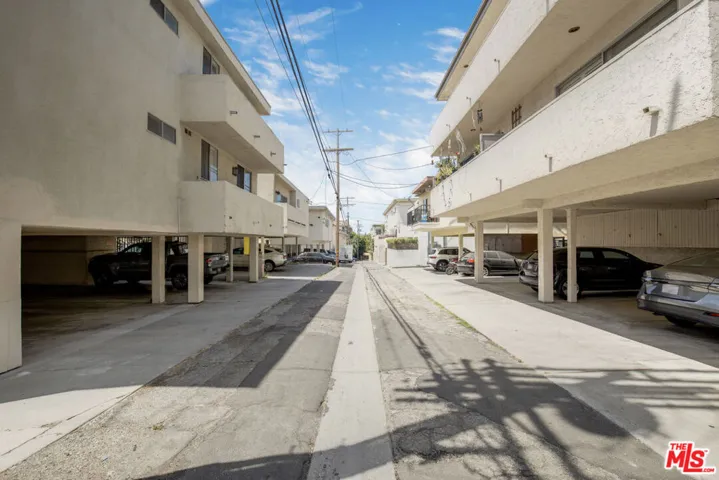 11733 Mayfield Avenue, Los Angeles, California 90049