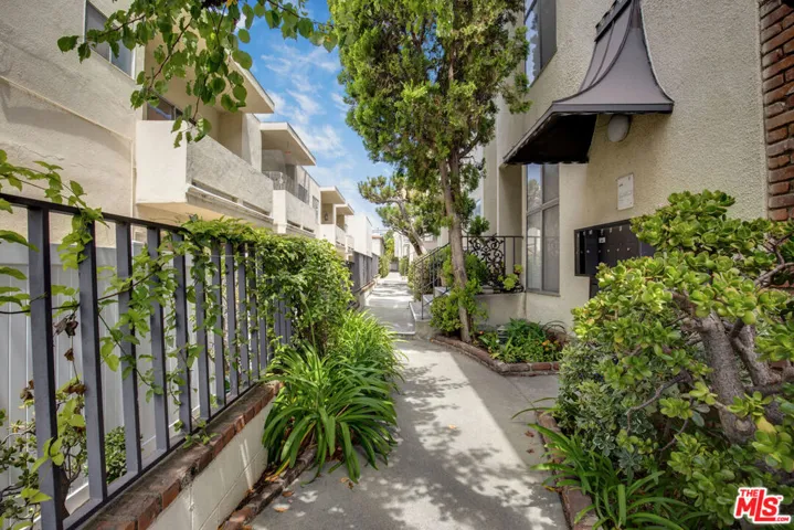 11733 Mayfield Avenue, Los Angeles, California 90049