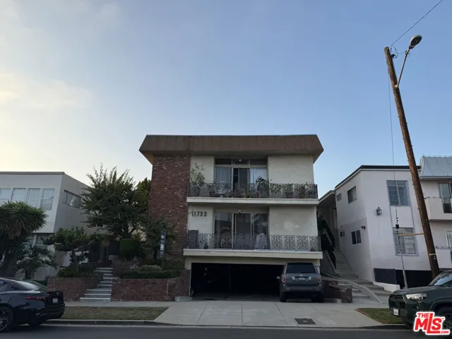 11733 Mayfield Avenue, Los Angeles, California 90049