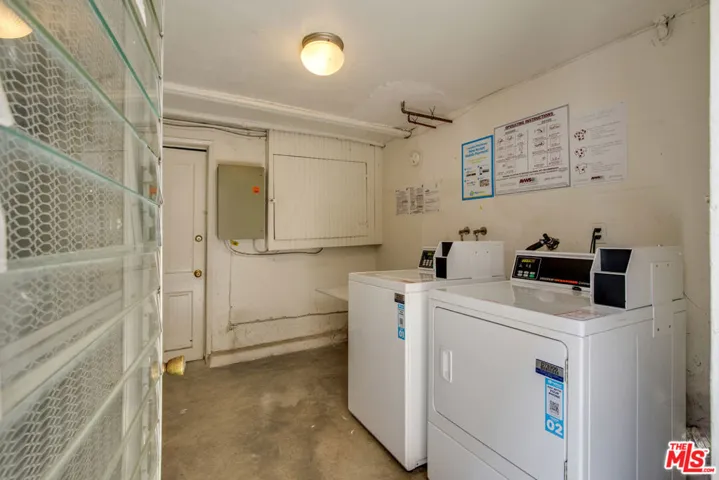 11733 Mayfield Avenue, Los Angeles, California 90049
