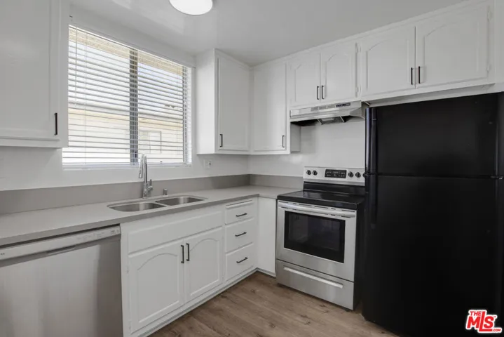 11733 Mayfield Avenue, Los Angeles, California 90049