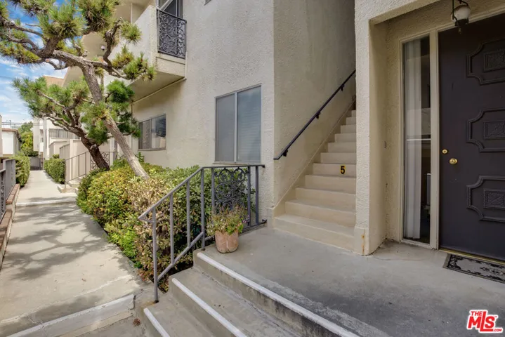 11733 Mayfield Avenue, Los Angeles, California 90049