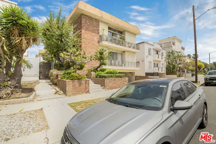 11733 Mayfield Avenue, Los Angeles, California 90049