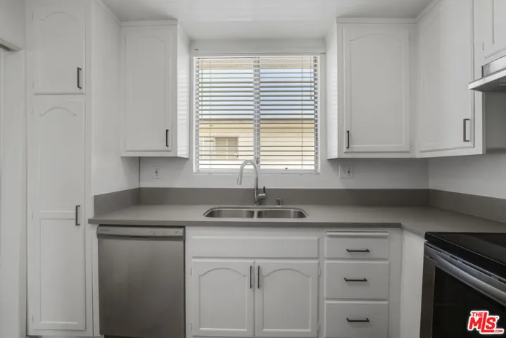 11733 Mayfield Avenue, Los Angeles, California 90049