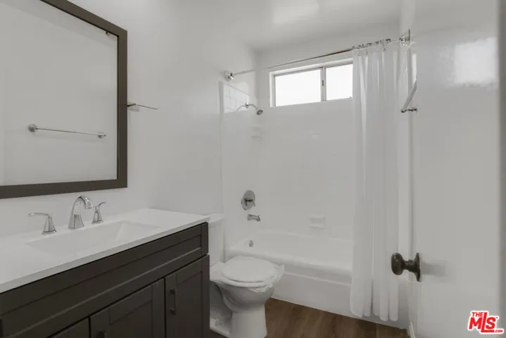 11733 Mayfield Avenue, Los Angeles, California 90049