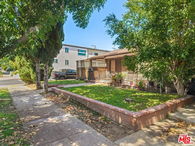 954 Havenhurst Drive, West Hollywood, California 90046