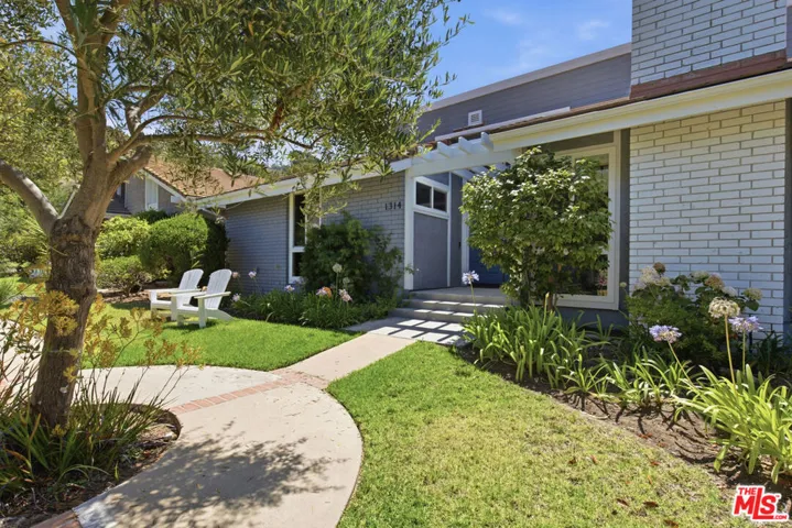1314 Avenida De Cortez, Los Angeles, California 90272