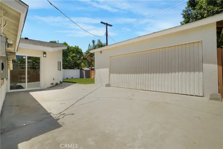 Detached 2 car garage