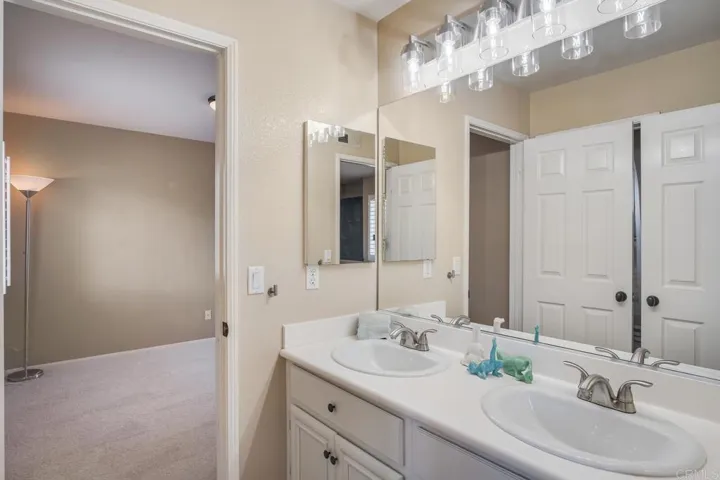 7922 Sitio Granado, Carlsbad, California 92009
