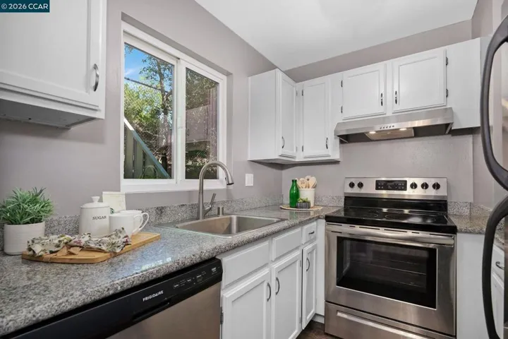 73 Brookwood Rd 33, Orinda, California 94563