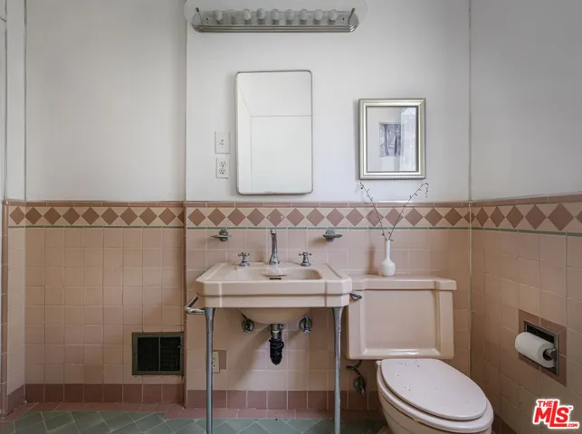 1143 S Westmoreland Avenue 5, Los Angeles, California 90006