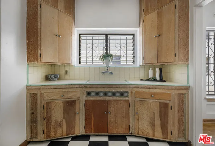 1143 S Westmoreland Avenue 5, Los Angeles, California 90006