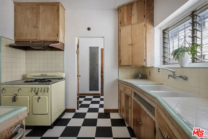 1143 S Westmoreland Avenue 5, Los Angeles, California 90006