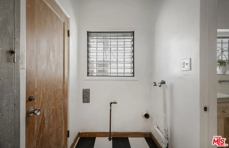 1143 S Westmoreland Avenue 5, Los Angeles, California 90006