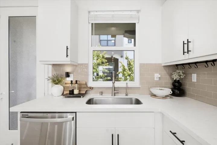 390 Camarillo Terrace, Sunnyvale, California 94085