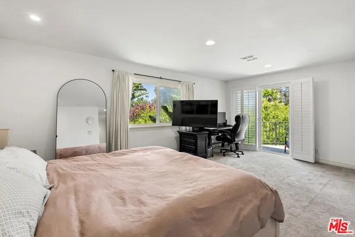 4555 Don Pio Drive, Los Angeles, California 91364