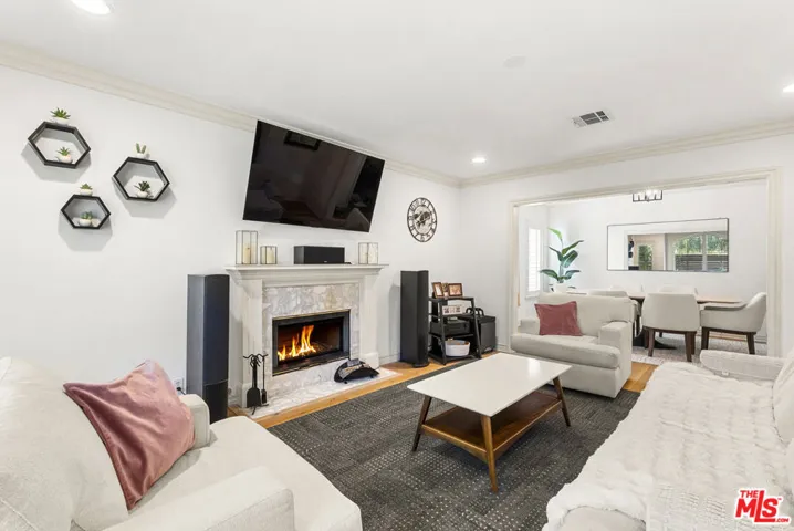 4555 Don Pio Drive, Los Angeles, California 91364