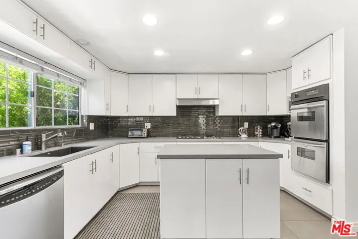 4555 Don Pio Drive, Los Angeles, California 91364
