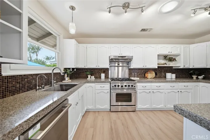 3249 Petaluma, Long Beach, California 90808