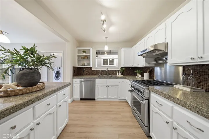 3249 Petaluma, Long Beach, California 90808