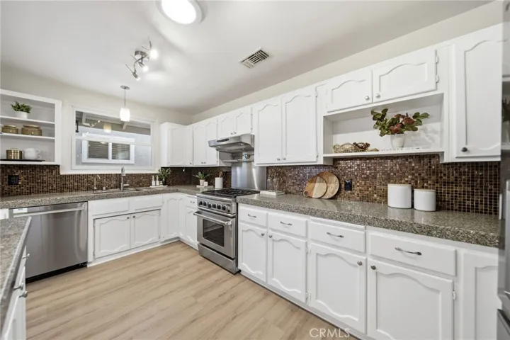 3249 Petaluma, Long Beach, California 90808