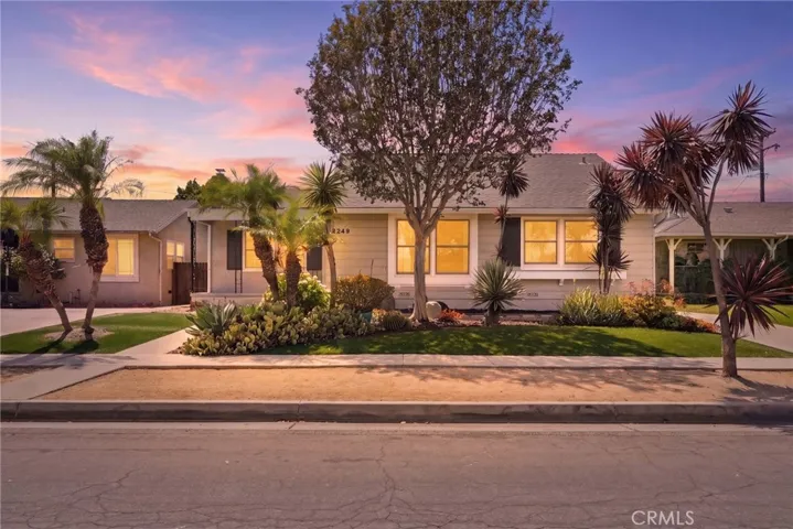 3249 Petaluma, Long Beach, California 90808