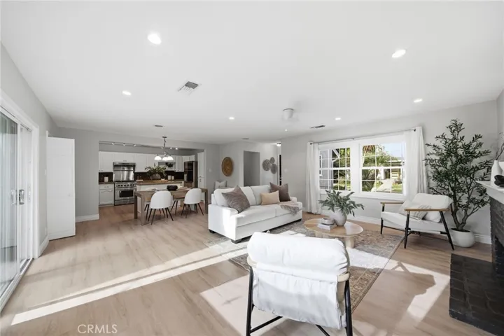 3249 Petaluma, Long Beach, California 90808