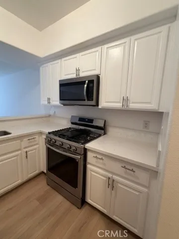 12011 205 Goshen Avenue, Brentwood, California 90049