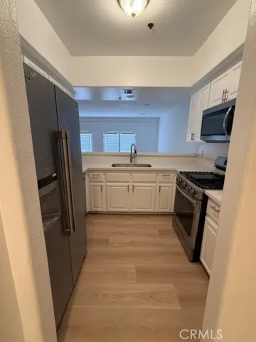 12011 205 Goshen Avenue, Brentwood, California 90049
