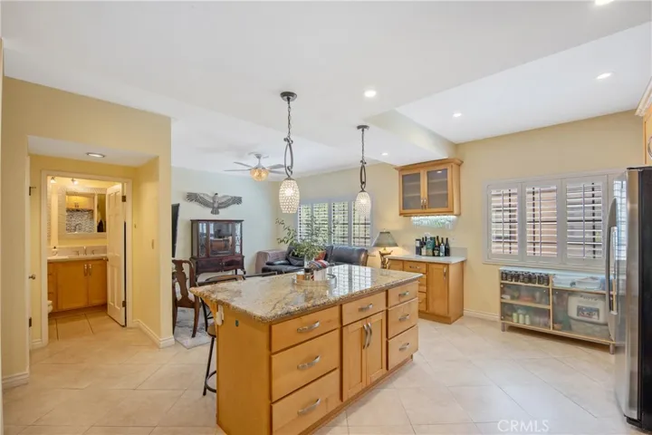 24440 Victory 15, Woodland Hills, California 91367