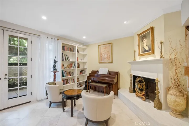 24440 Victory 15, Woodland Hills, California 91367